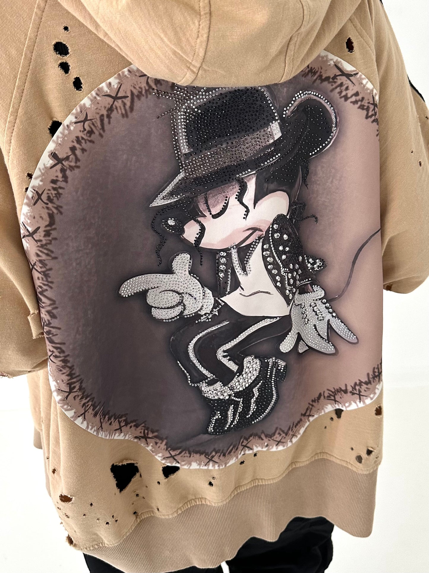Stylische Sweatshirt Jacke mit großem Rückenpatch Comic - camel