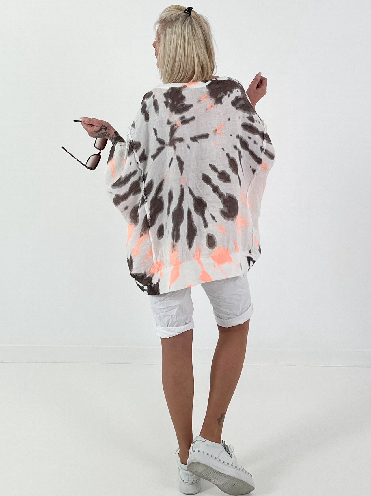Oversized Batik Leinen Shirt - weiss-neonorange-dunkelbraun