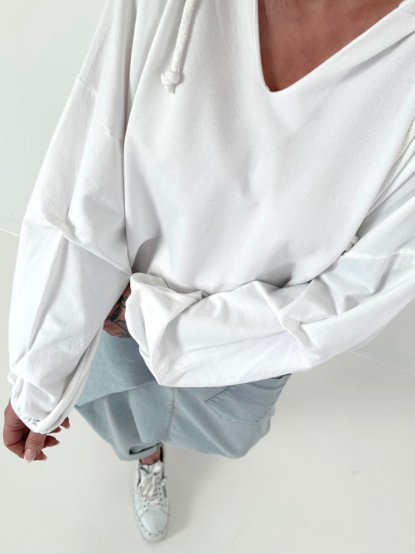 Hoodie mit V-Neck - weiss