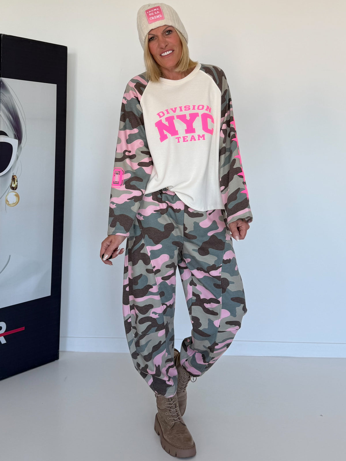 Sweater with camouflage sleeves and 3D print - beige-olive-multi-coloured