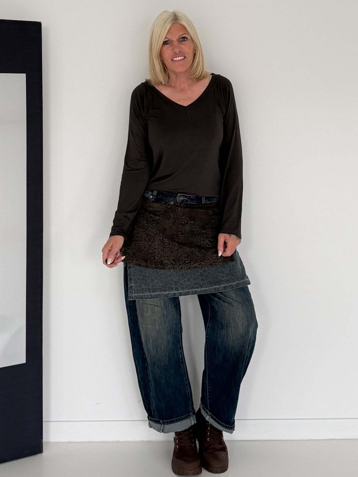 Basic Shirt mit V-Ausschnitt - mokka