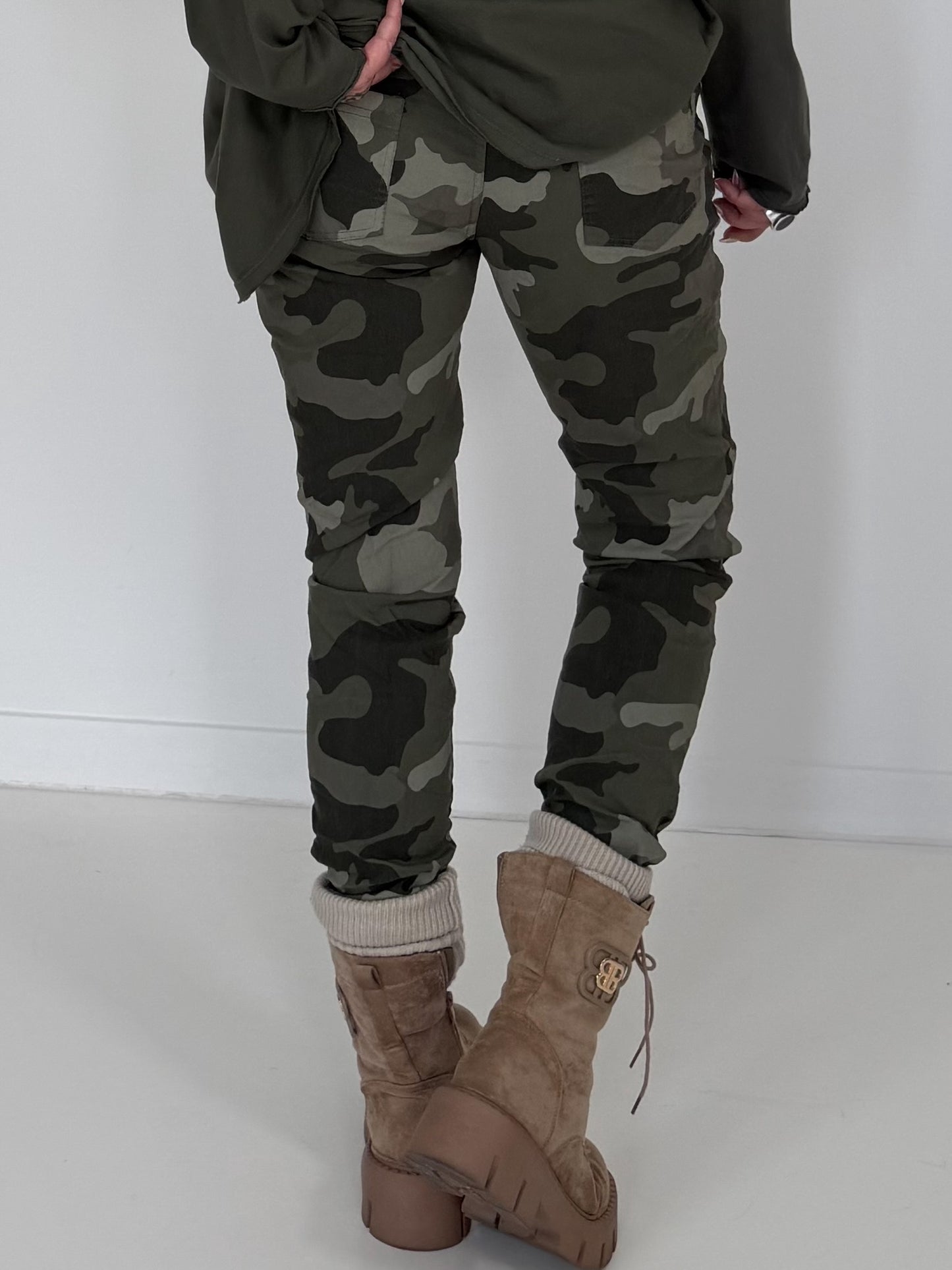 Hose mit elastischem Bund im Camouflage-Look - oliv-mehrfarbig