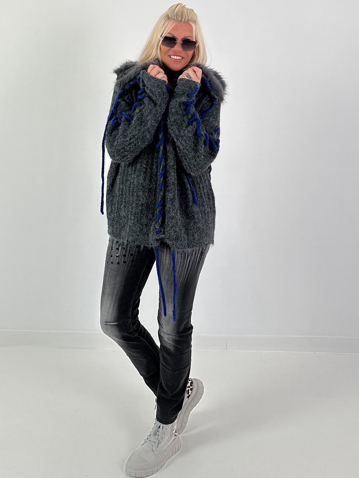 Jeans mit aufwendigen Details - used-black