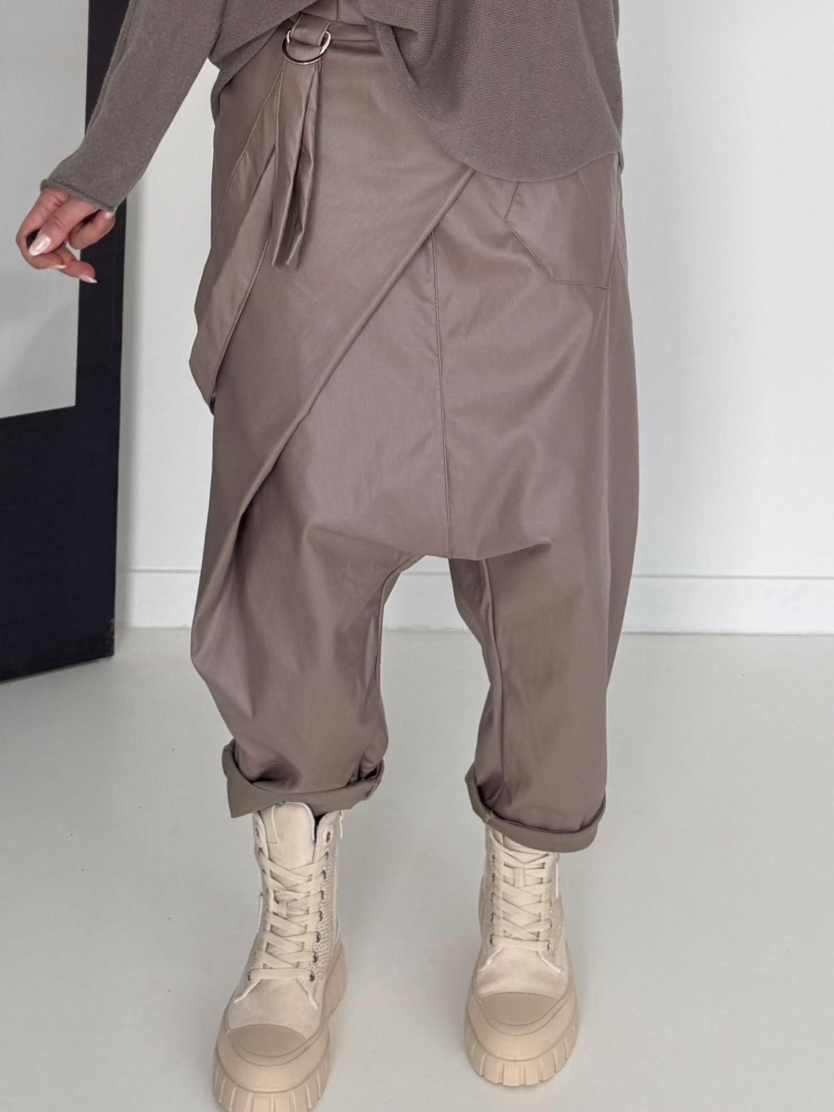 Vegane Lederbaggy - taupe
