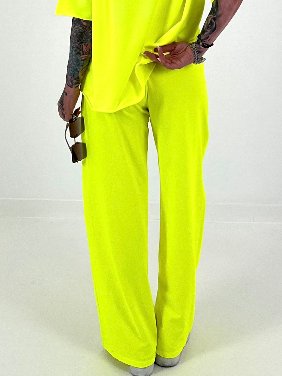 Sweatpants with large side pockets - neon yellow