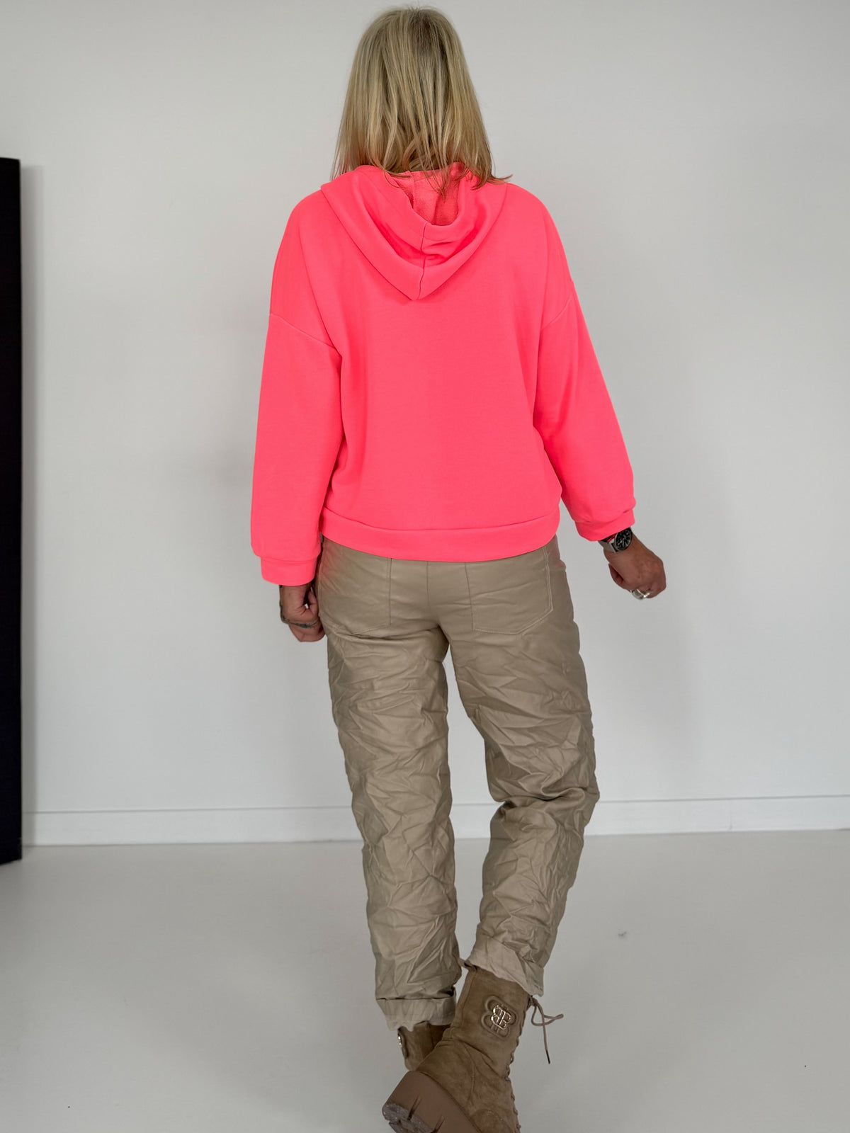 Hoodie mit Leo-Print und Nieten - neonpink
