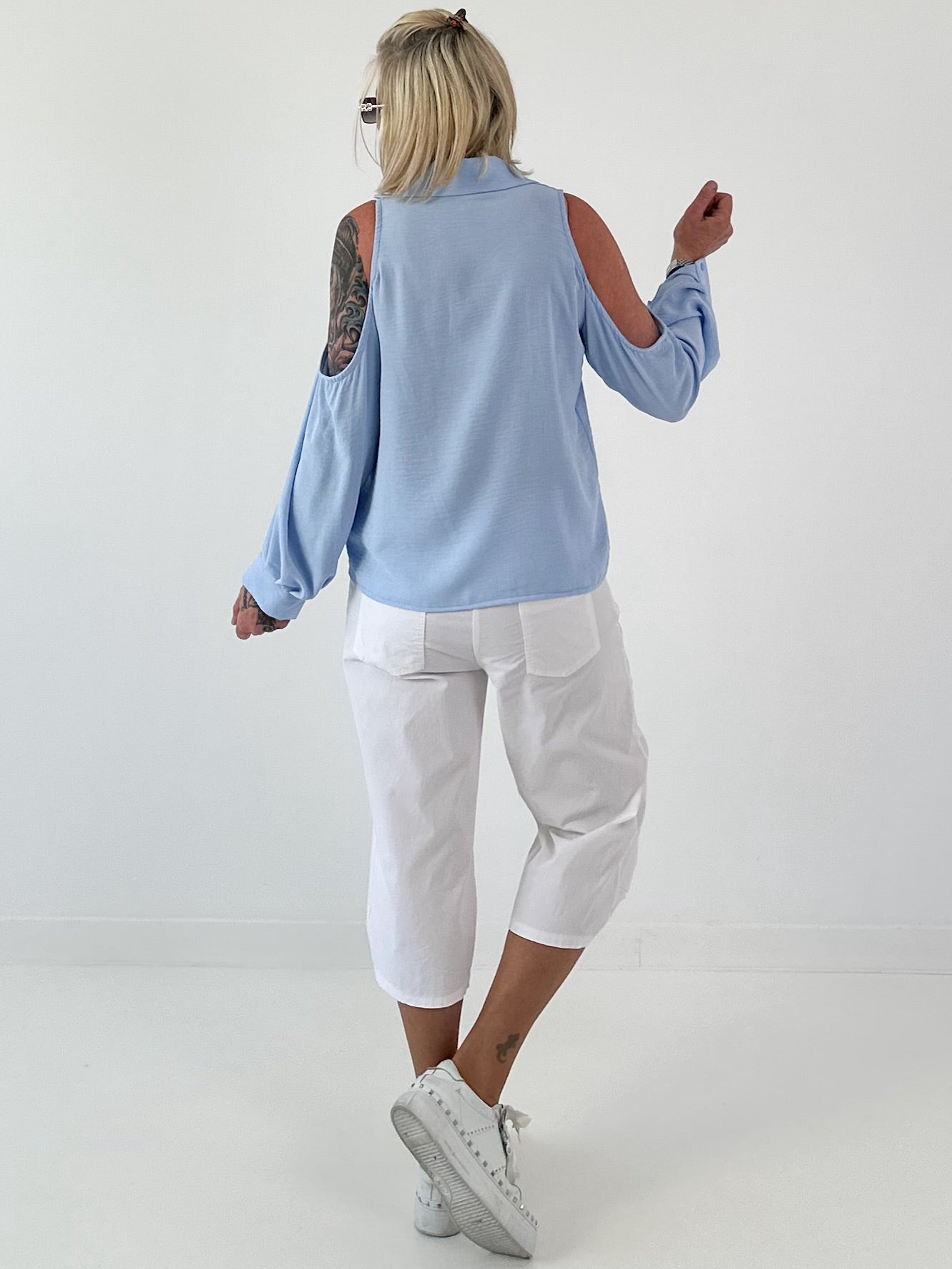 Bluse mit cold shoulder Detail - hellblau