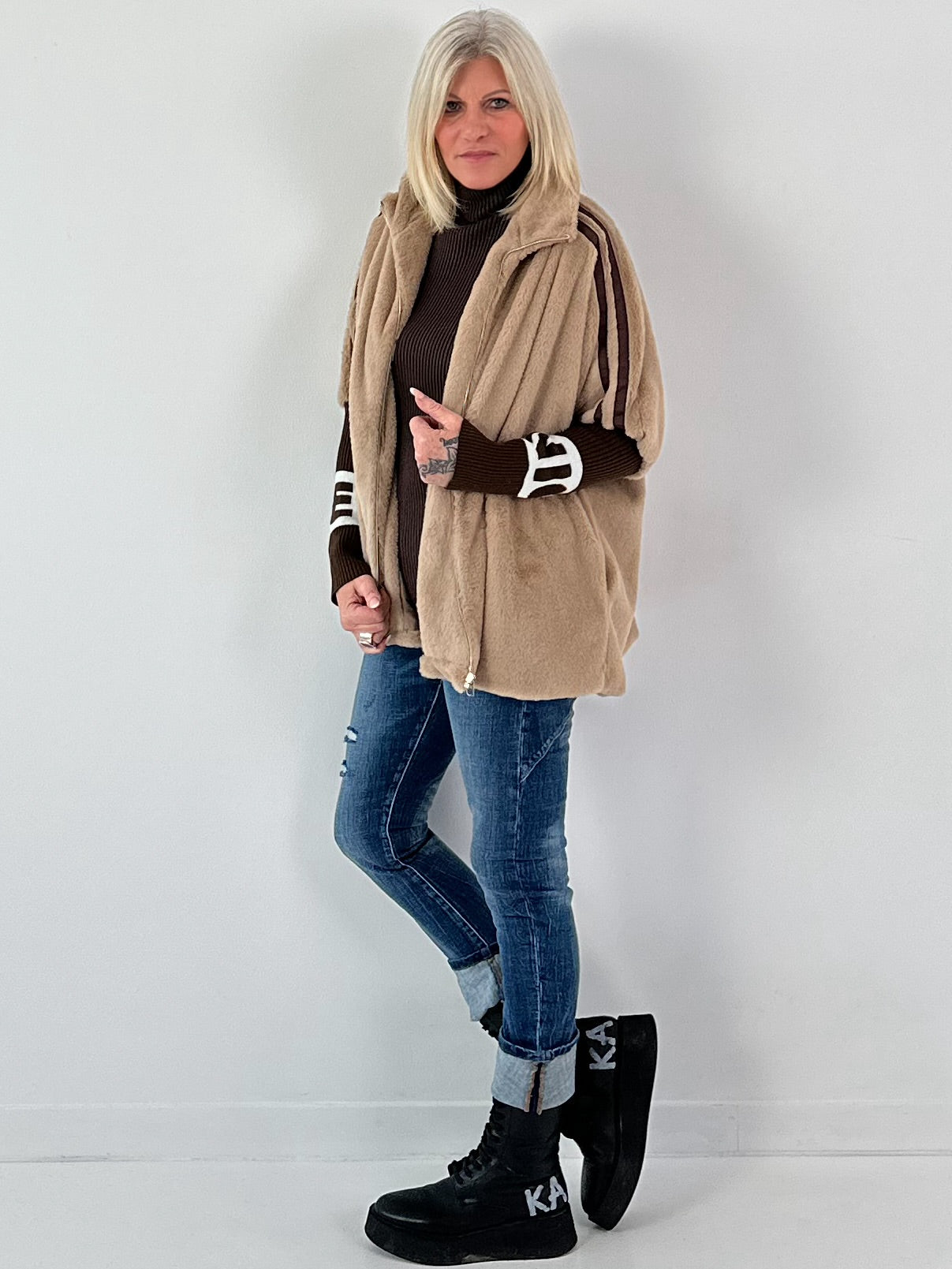 Bontjas met gebreide mouwen, model "Fluffline" - taupe