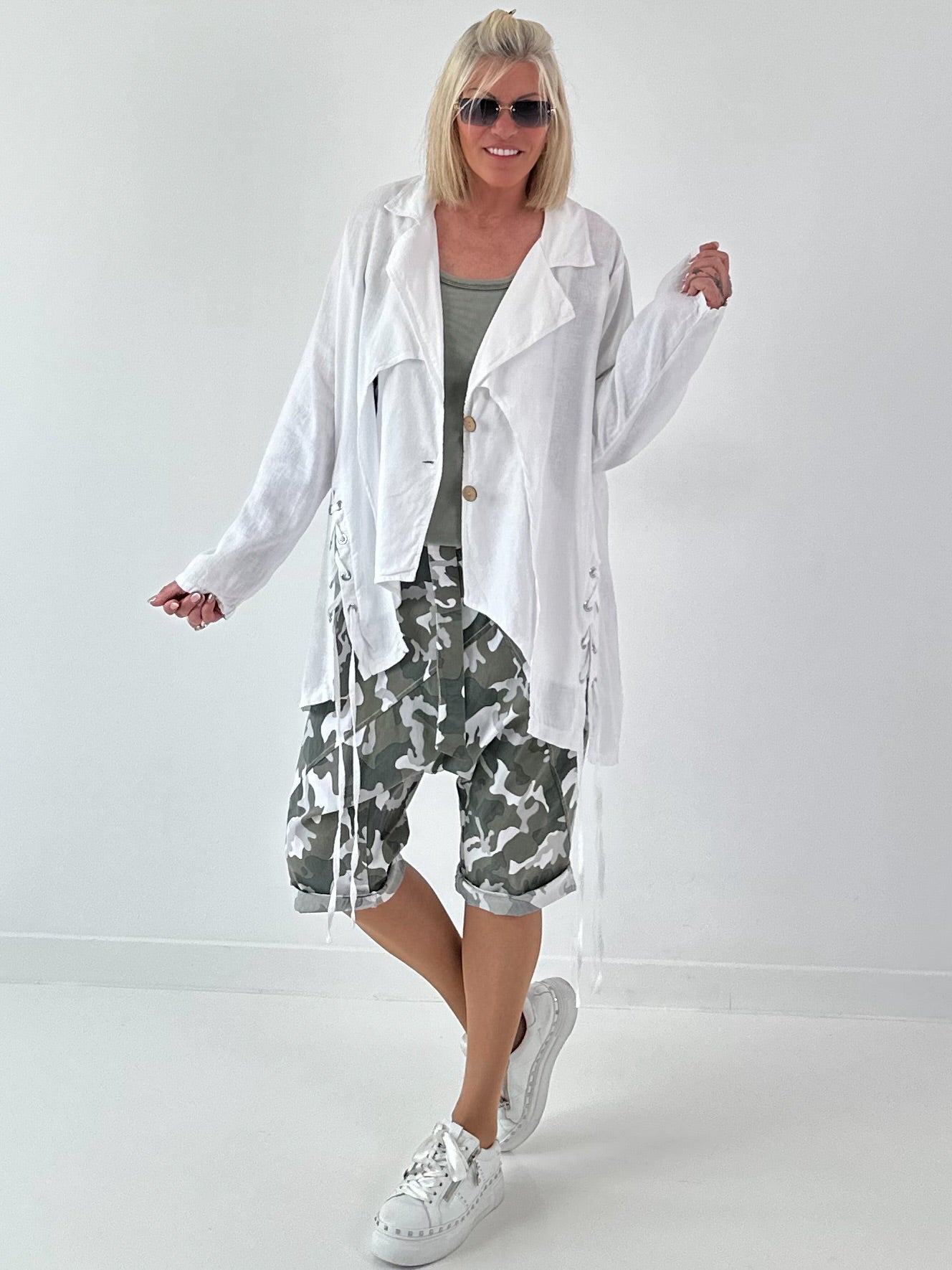 Fancy linen jacket with side lacing - white