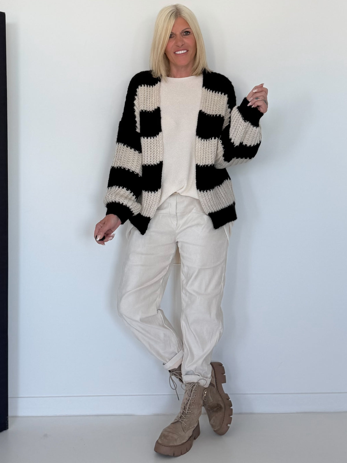 Strickjacke mit Blockstreifen - schwarz-beige