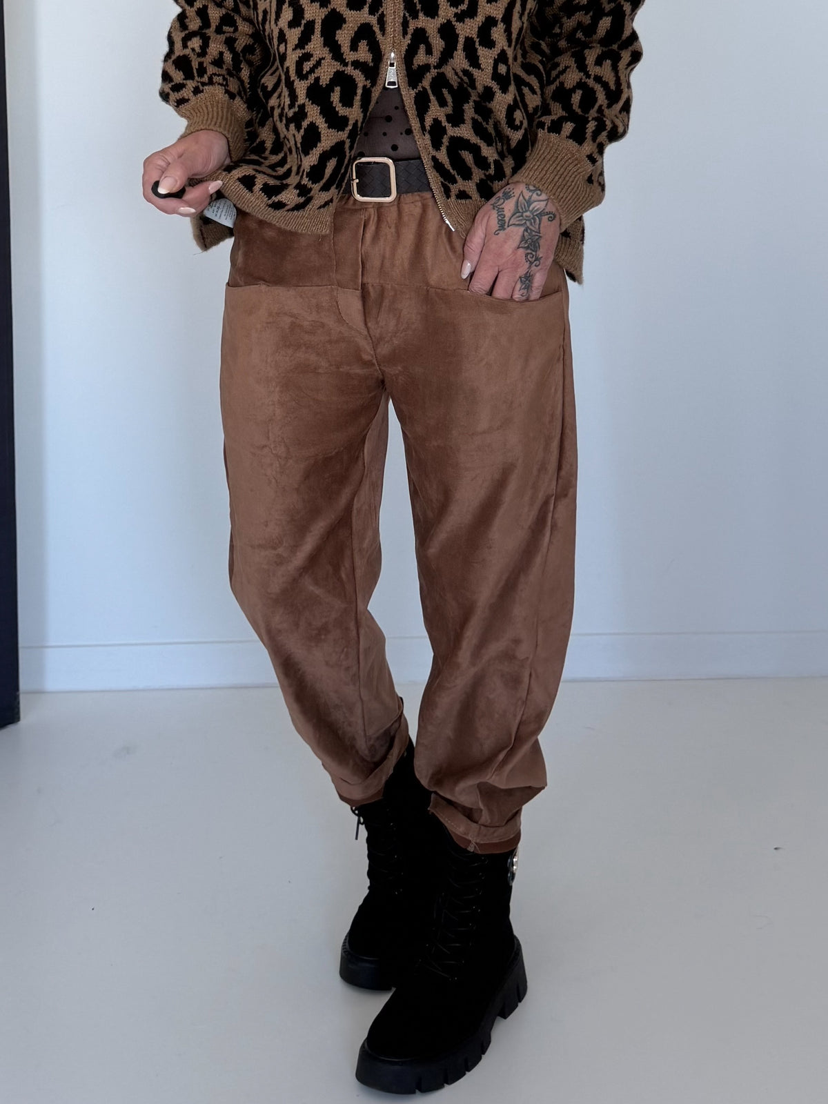 Hose in Wildleder-Optik mit Gürtel - camel