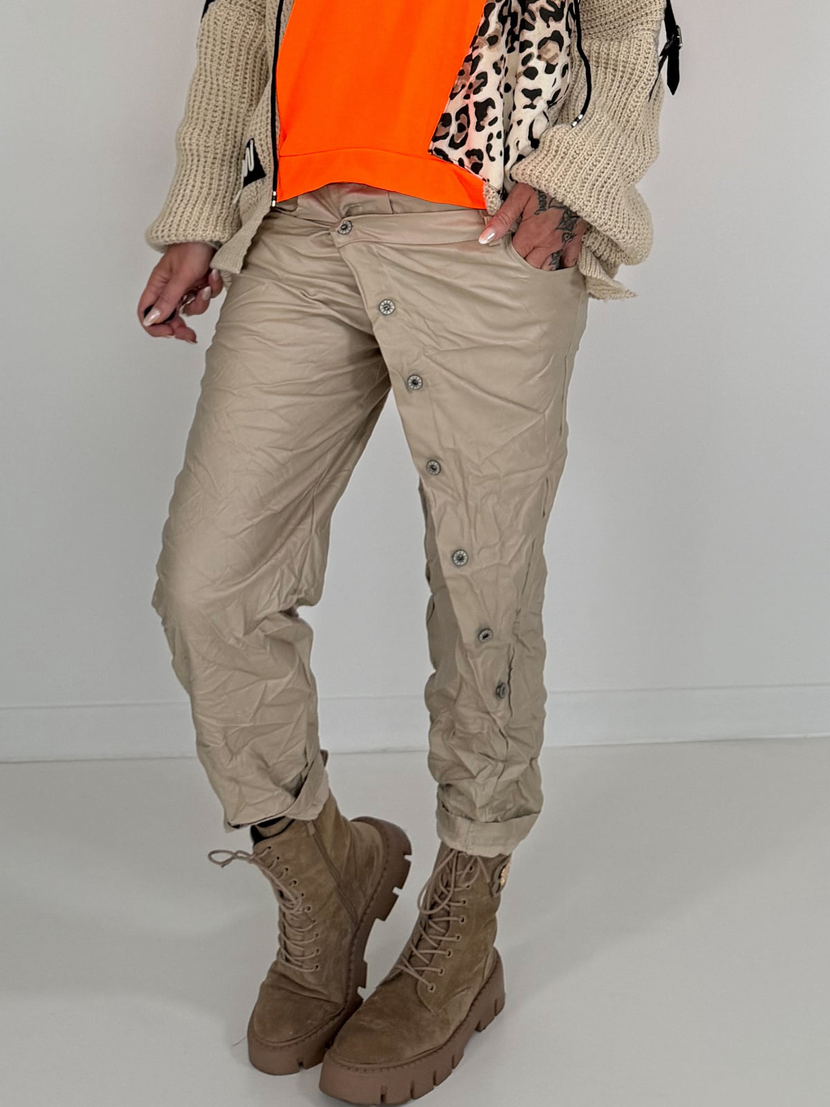 Vegane Lederhose Knopfleiste quer - beige