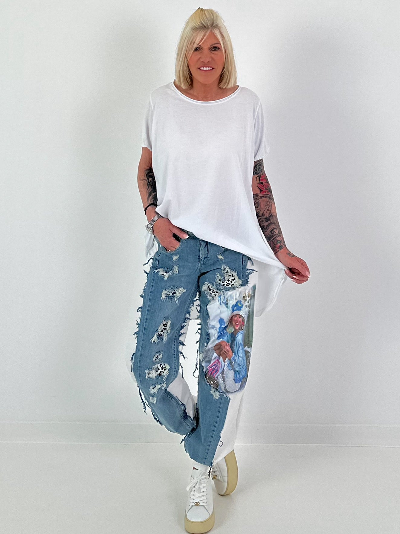Sweat Jeans mit Print und Destroyed Details - weiss-denim