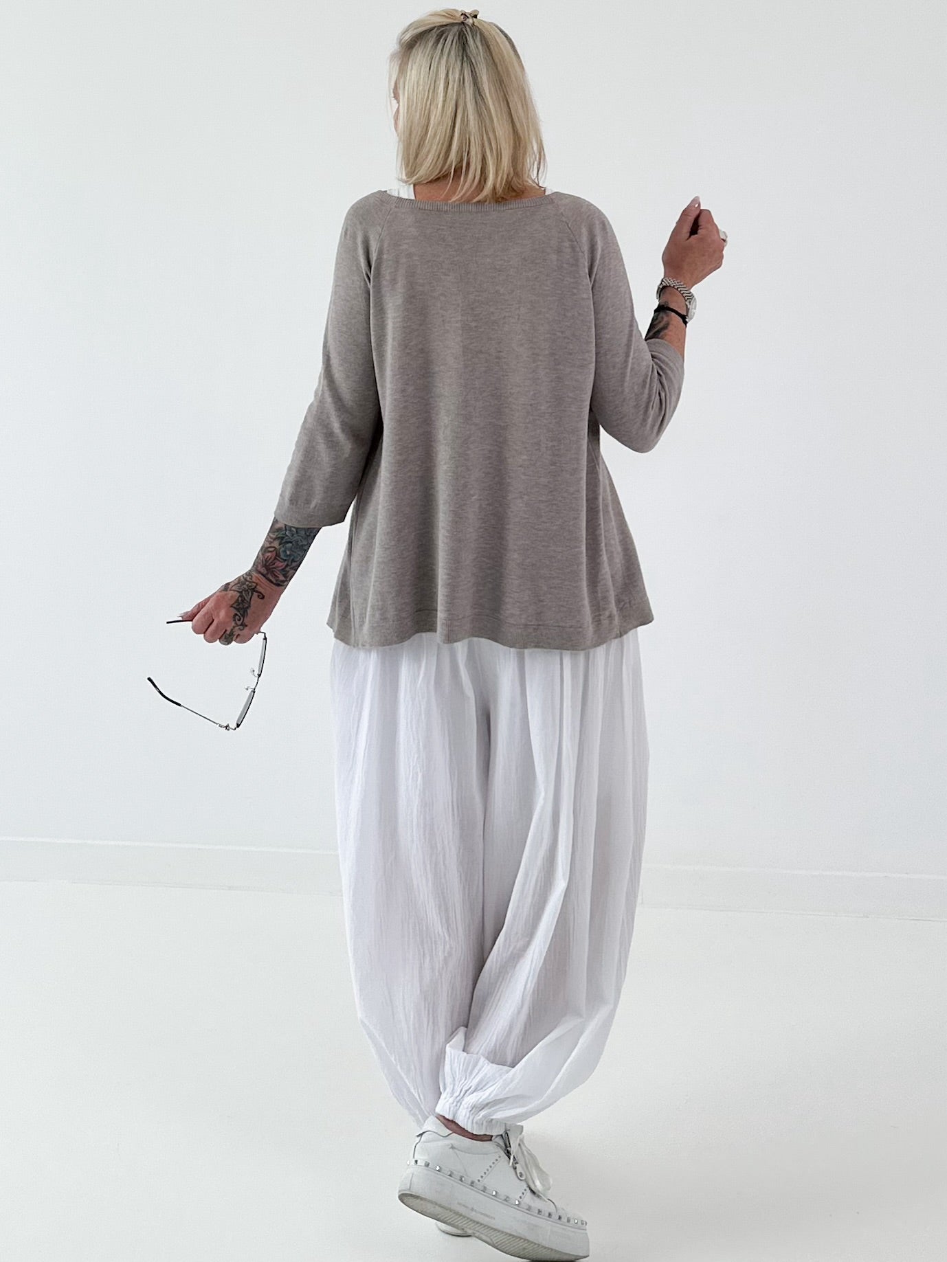 Leichte Feinstrickjacke mit Knopf- taupe