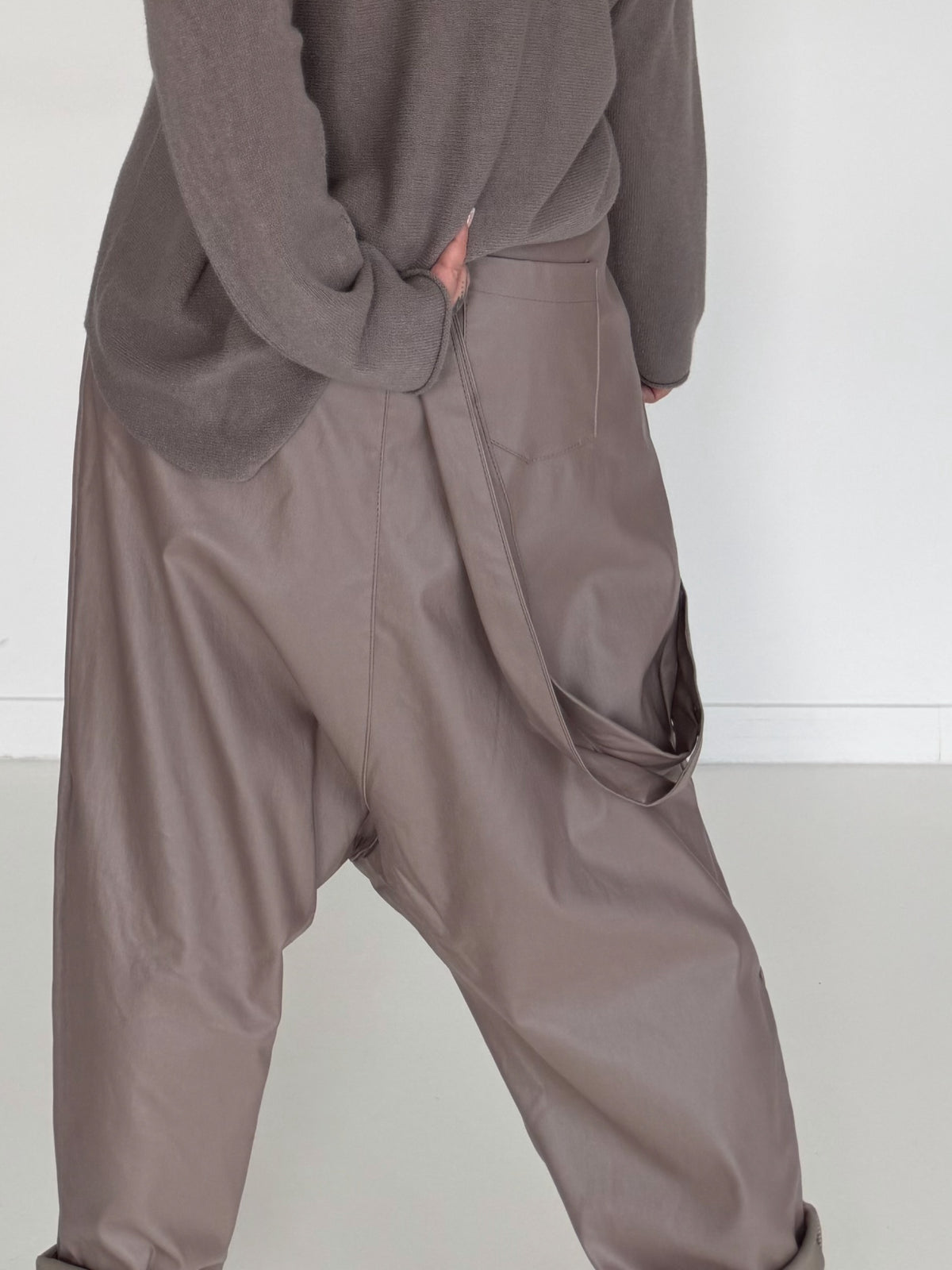 Vegane Lederbaggy - taupe