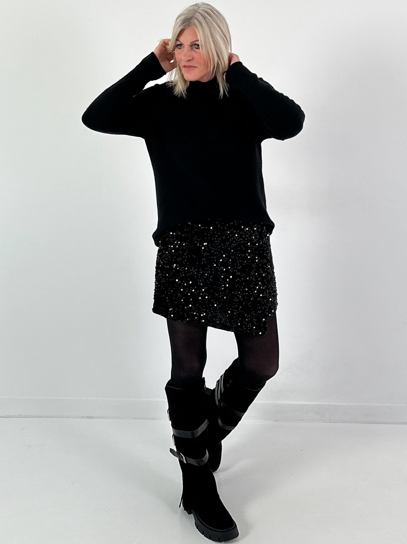 Shorts with overlay and sequins, model "Glam Motion" - black