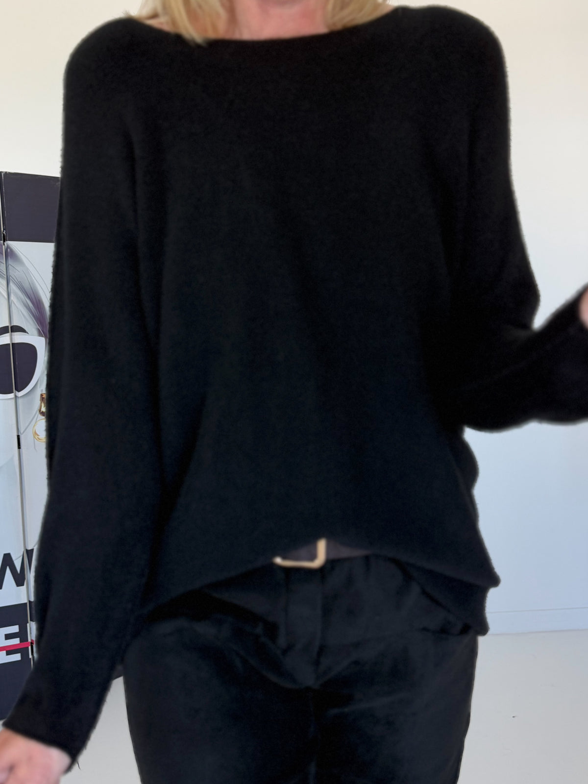 Basic crew neck pullover - black