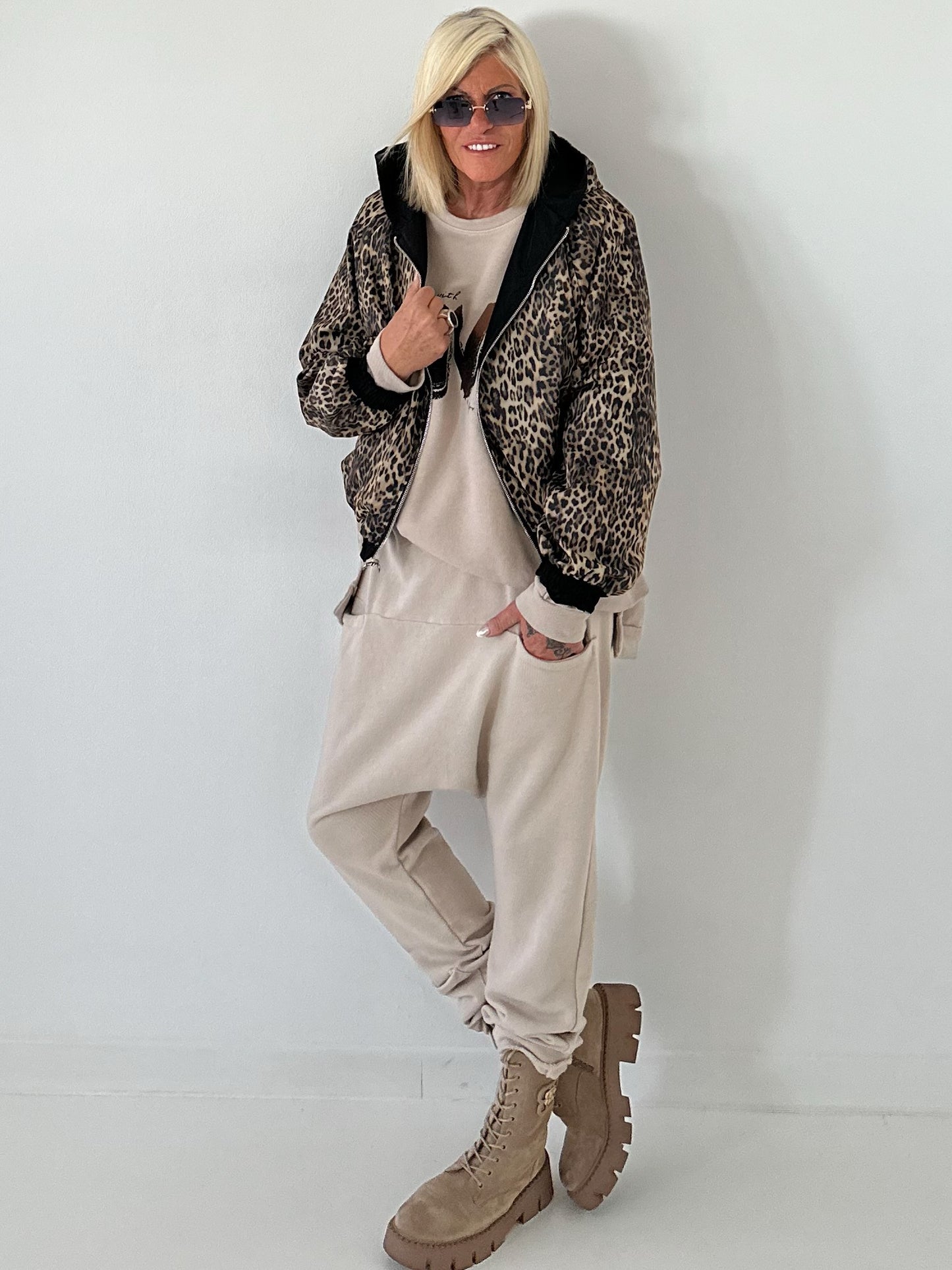 2 in 1 Jacke mit Leo-Print - schwarz