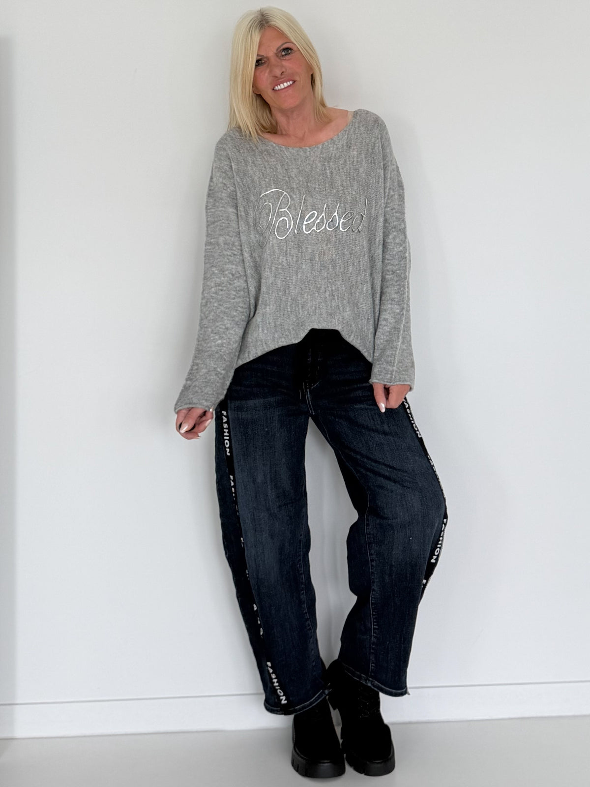 Pullover Blessed - grau