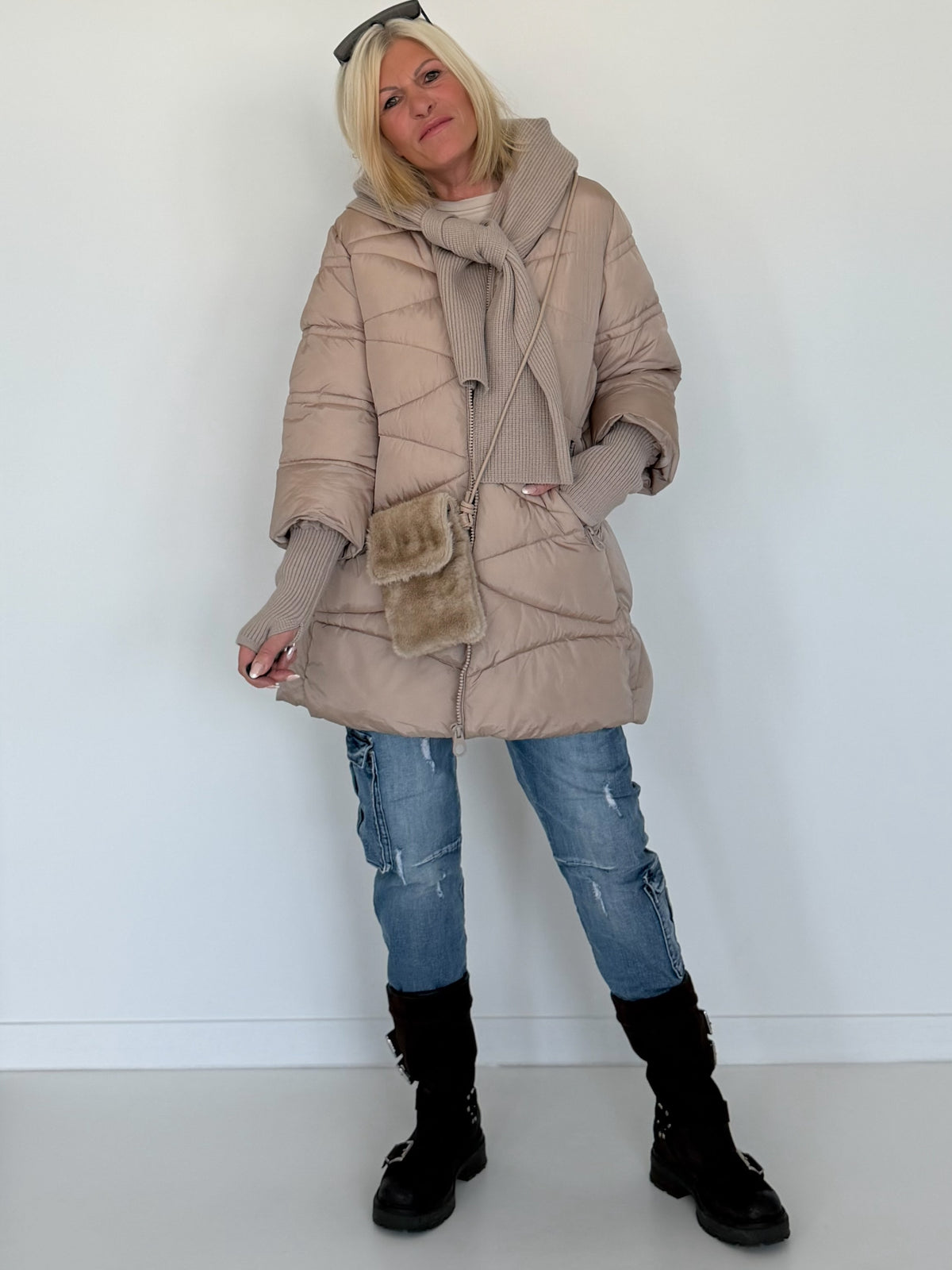 Winterjacke 2 Looks mit Stulpenärmeln und abnehmbarem Strickeinsatz - beige