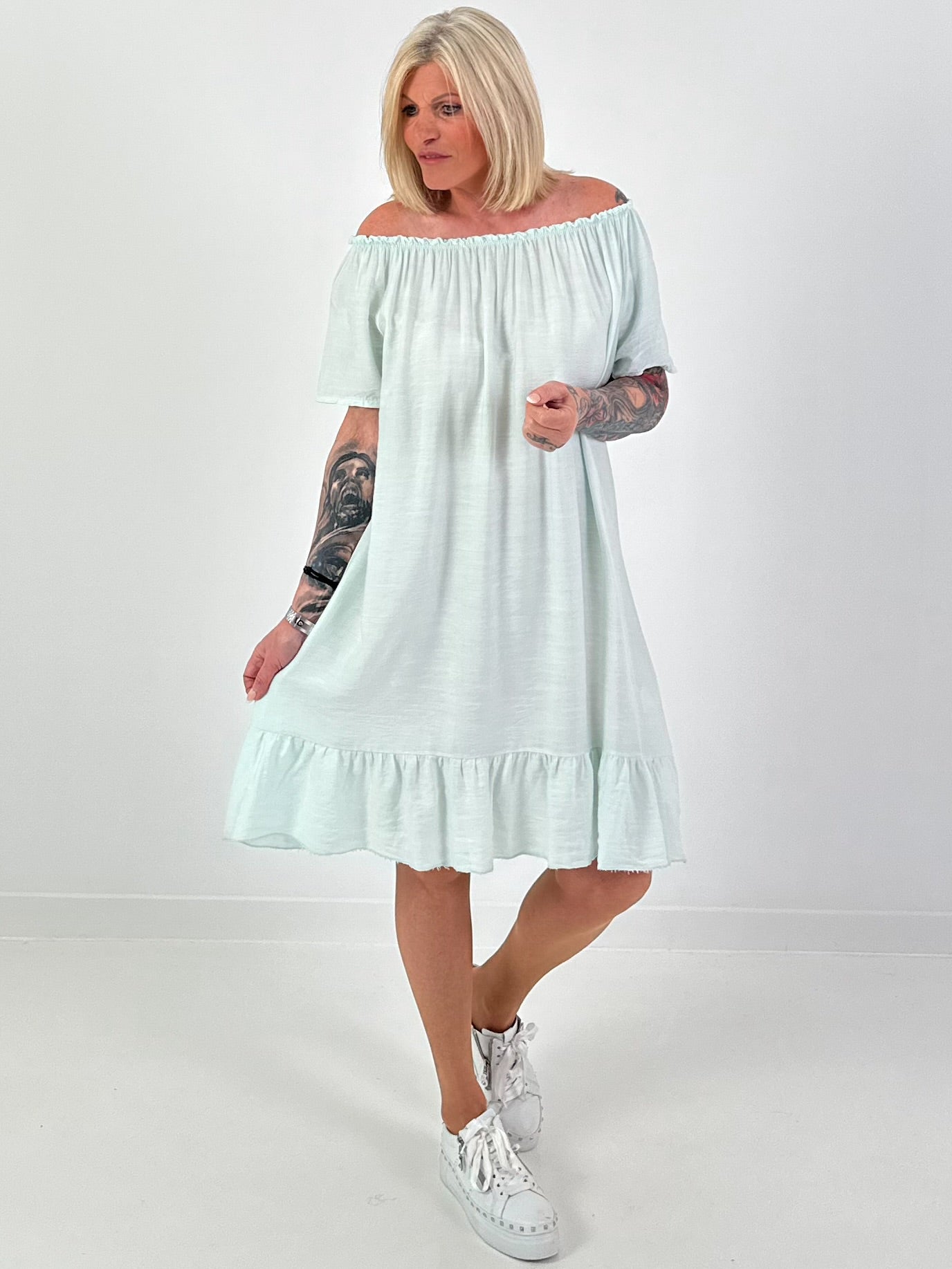 Dress with short sleeves and flounce - mint