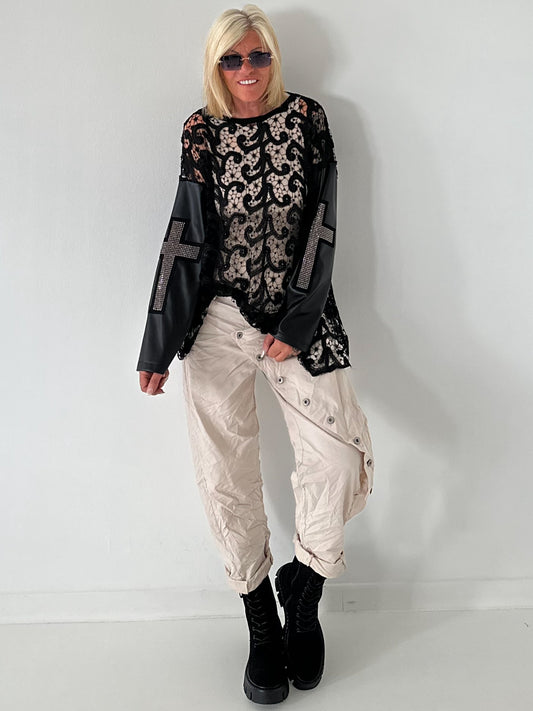 Stylisches oversized Spitzenshirt mit Details Kreuz - schwarz