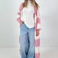 Maxi gebreide jas model "Soft Stripe" - roze-wit