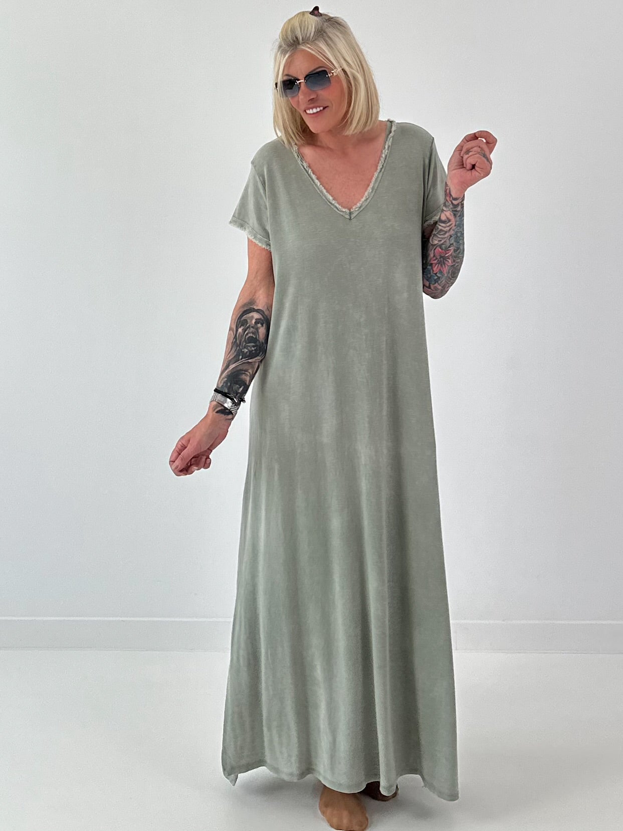 Maxi Kleid mit fransigen Abschlüssen - salbei