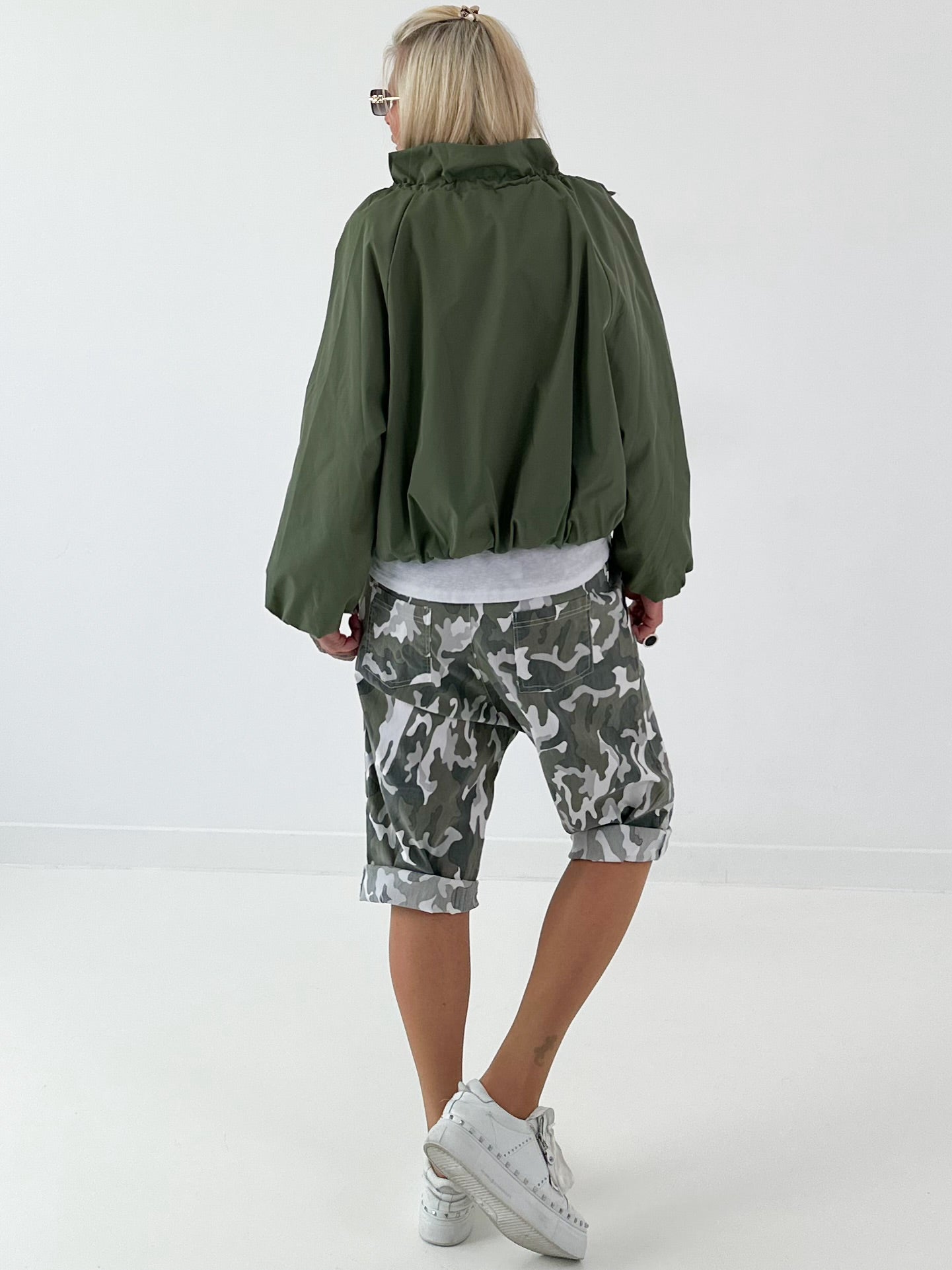 Ballon Jacke mit raffiniertem Kragen - oliv