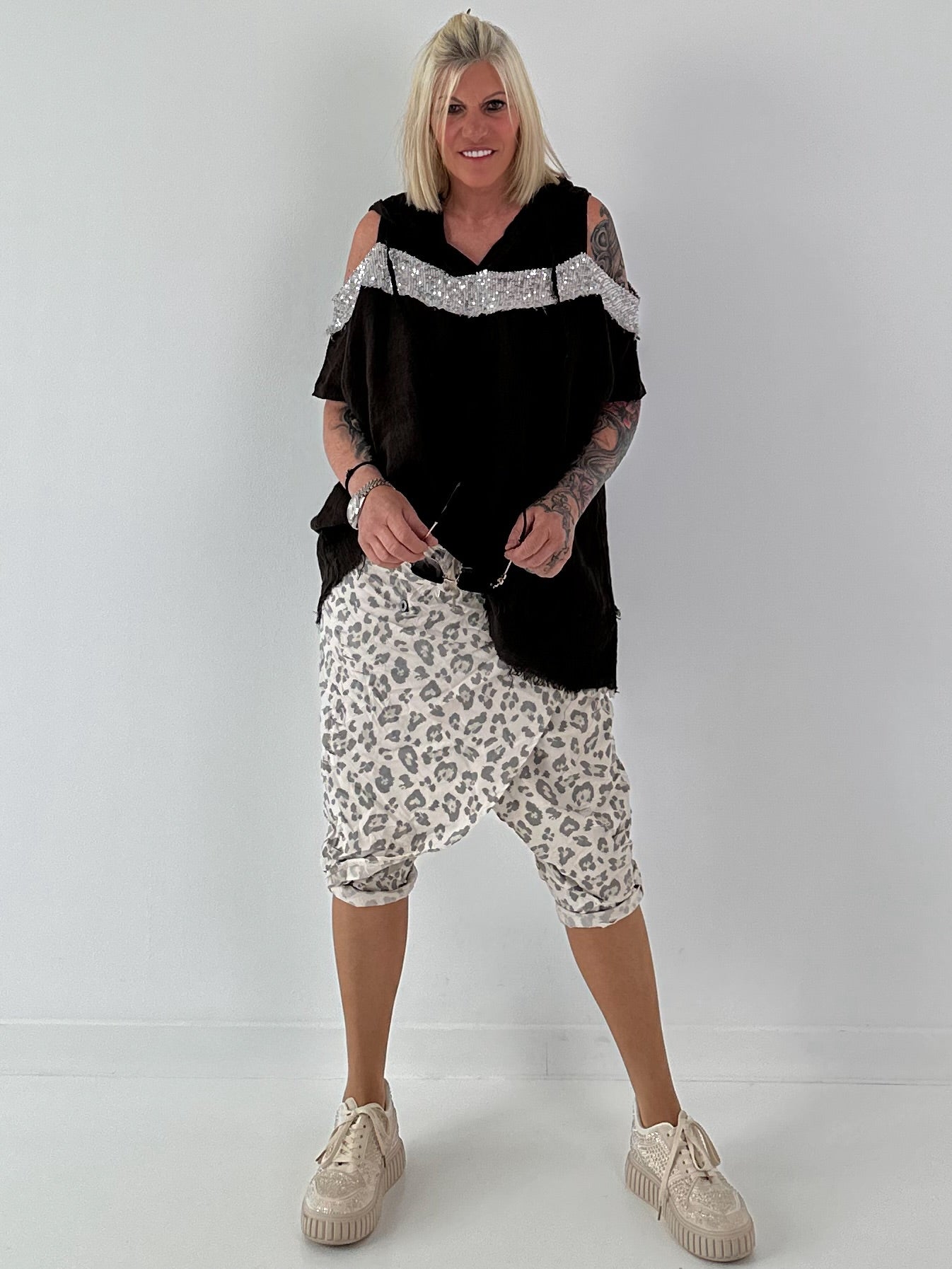 Leinen Shirt mit Pailletten und Cold Shoulder - schoko