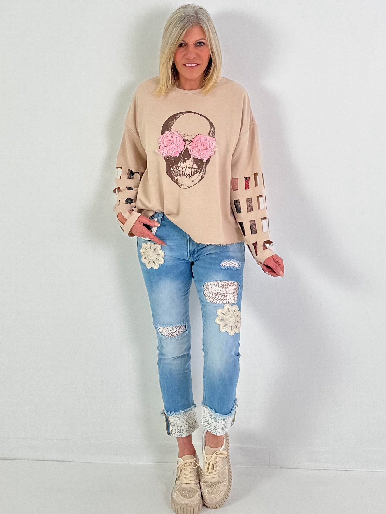 Sweatshirt model "Skull&amp;Roses" - beige