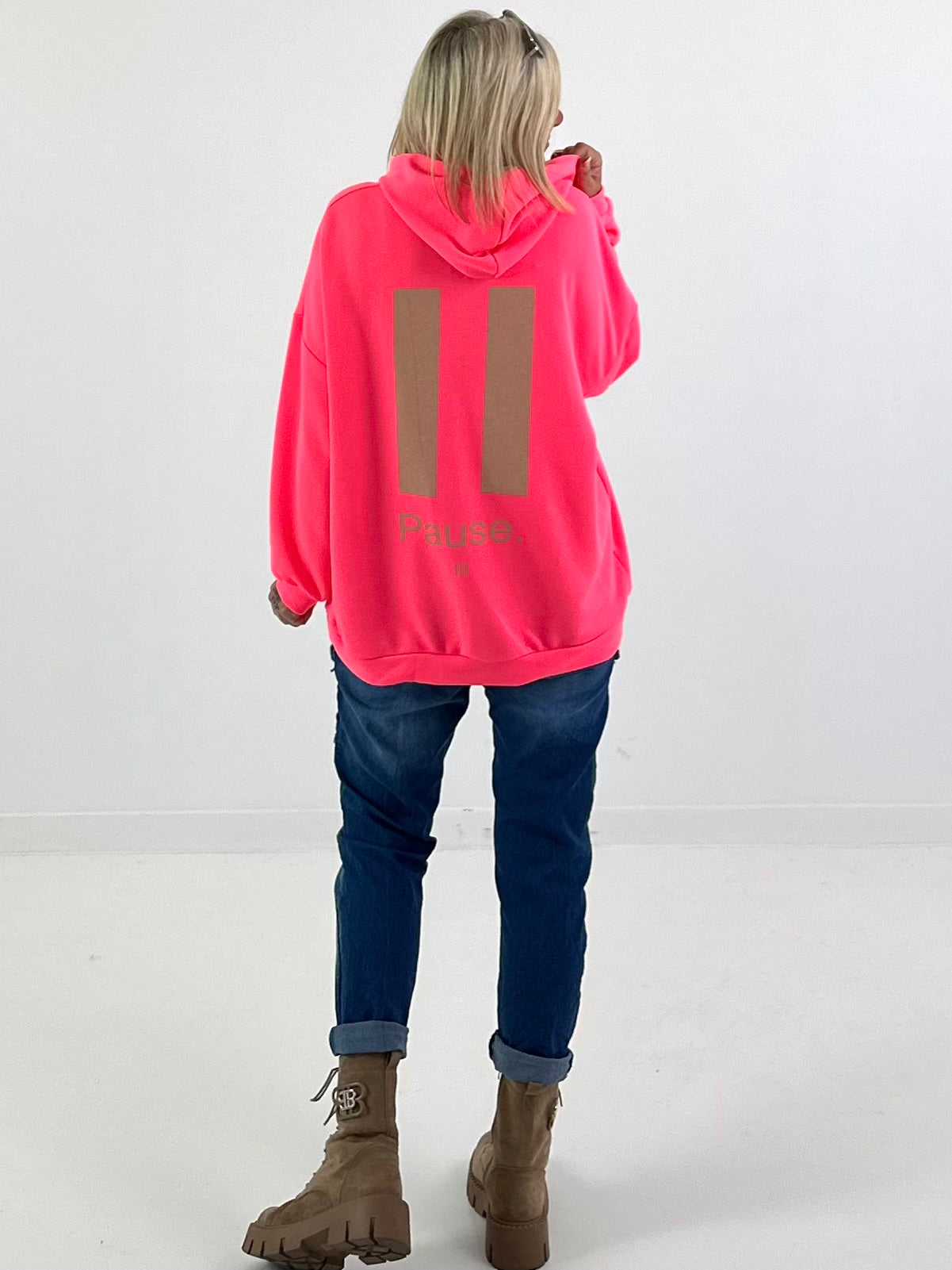 Lässiger Hoodie mit Statement Rückenprint "Pause" - neonpink