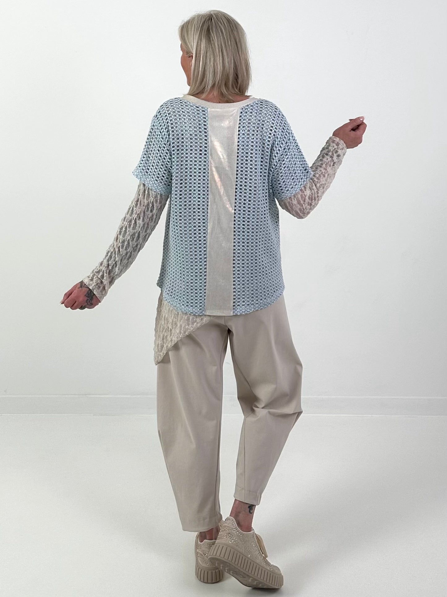 Häkelshirt mit V-Ausschnitt - hellblau