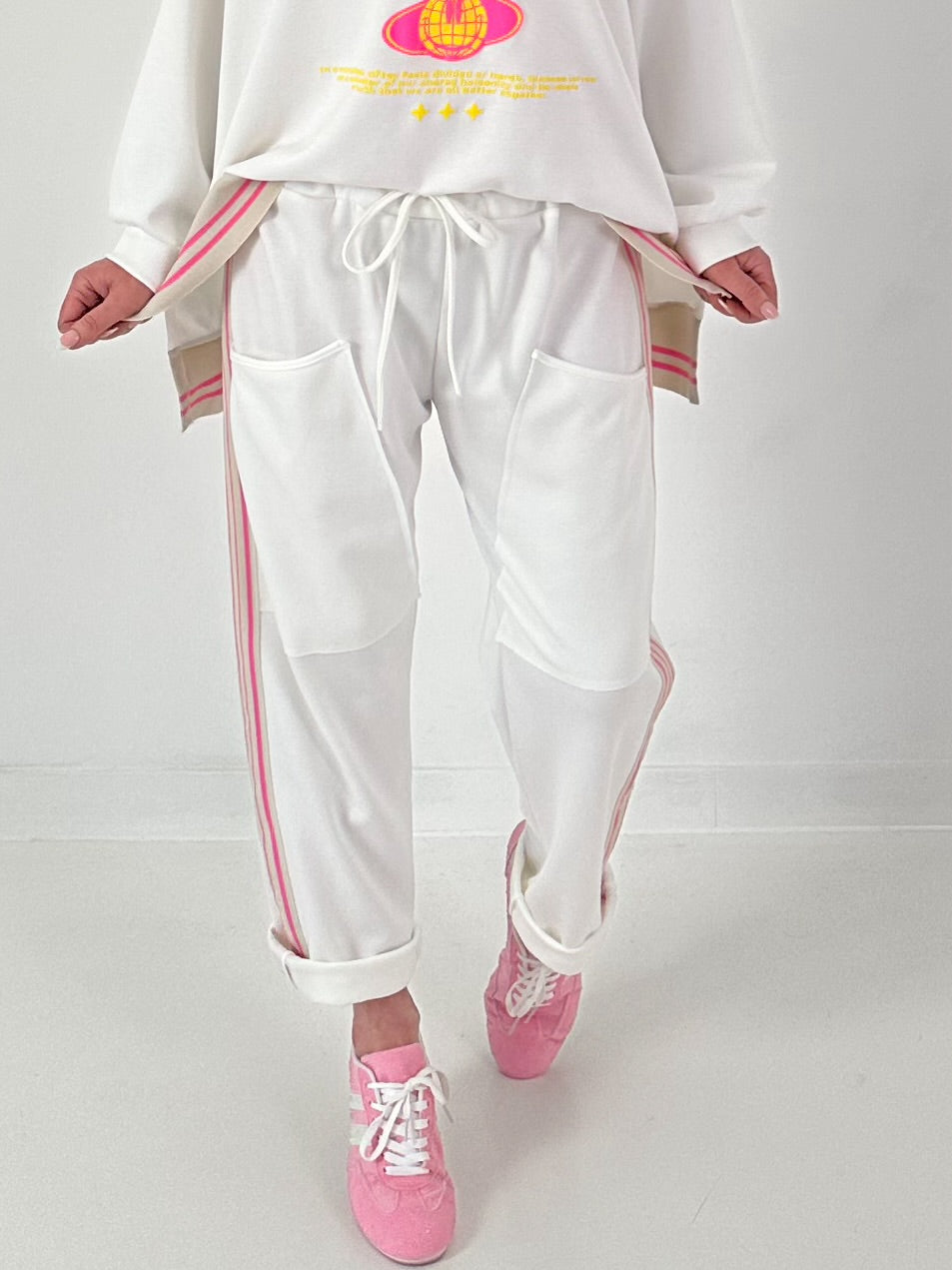 Hose mit großen aufgesetzten Taschen - weiss