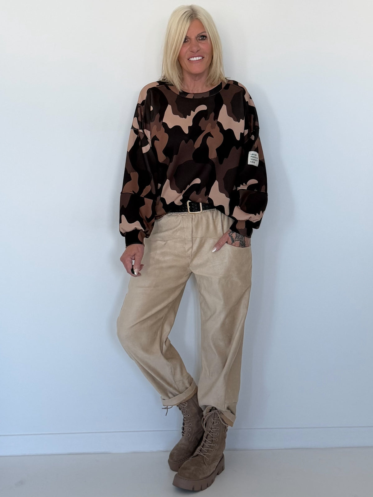 Sweater mit Allover-Camouflage-Print - mokka-camel-mehrfarbig