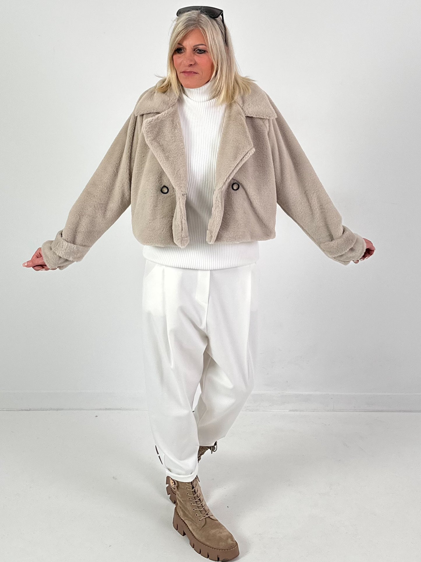 Bontjas model "Chic&amp;Charm" - beige