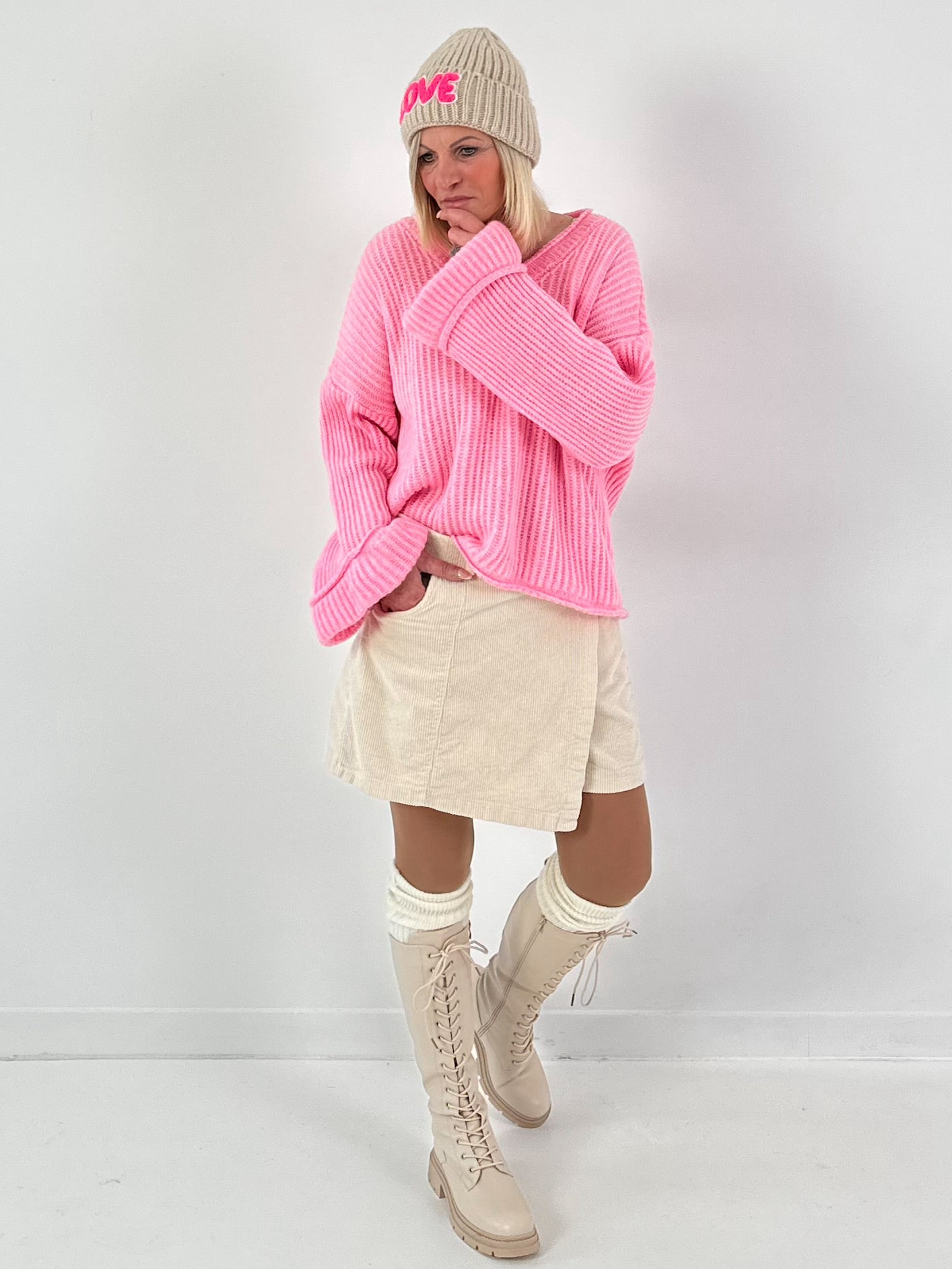 V-hals trui met wijde mouwen, model "Soft Horizon" - babyroze