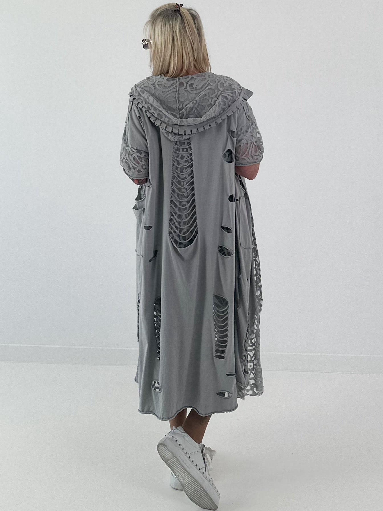 Sweatshirt Mantel mit floralem Netzeinsatz und Cut outs - hellgrau