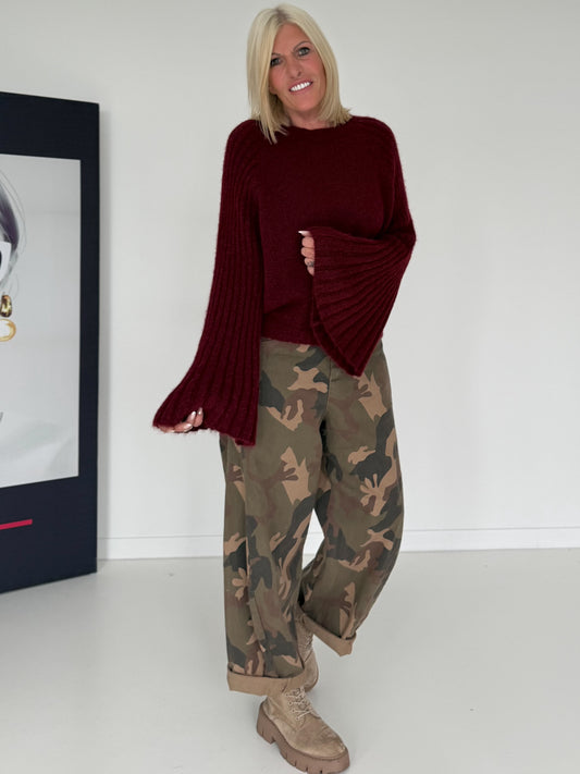 Soft sweater with bell sleeves -burgundy