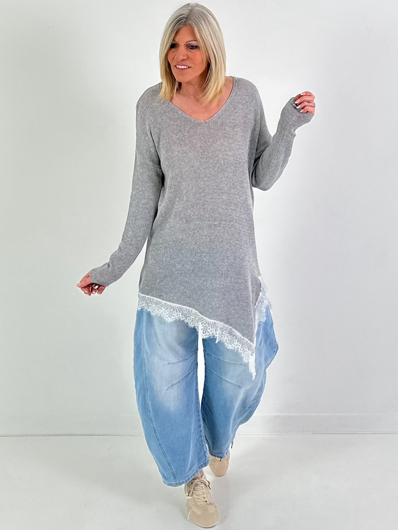 Knit sweater with lace - grey