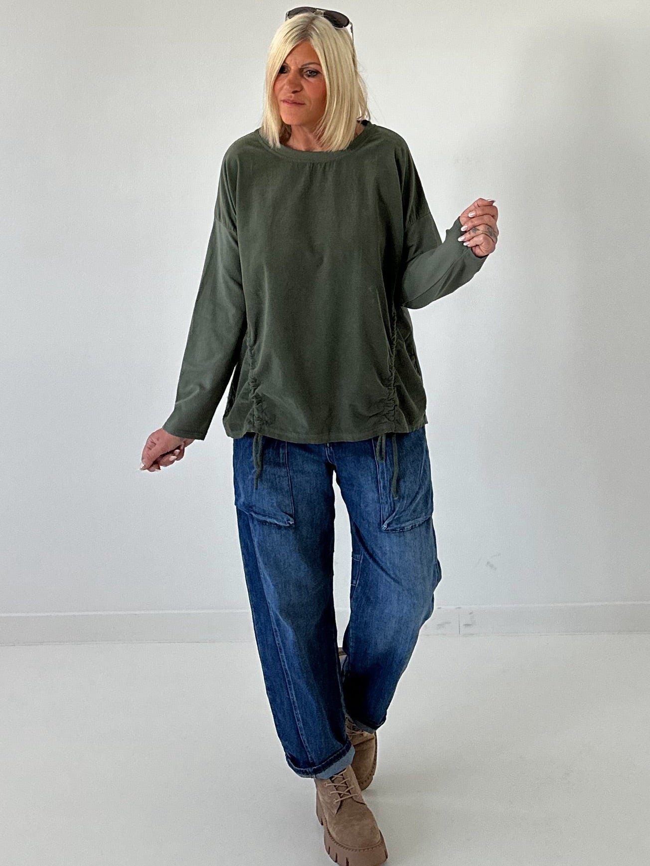 Feinkord Shirt mit Sweati Armen und Rücken - oliv