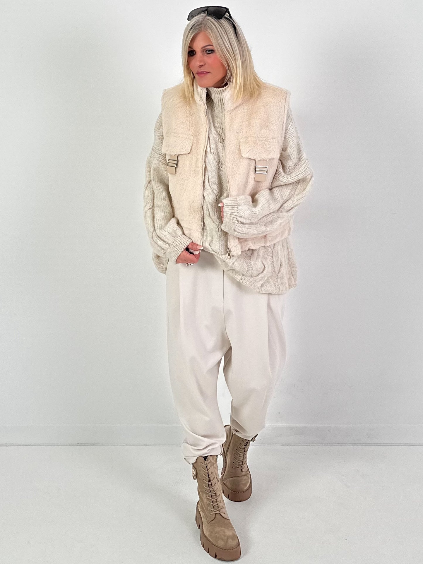 Fur vest model "Perfect Plush" - beige