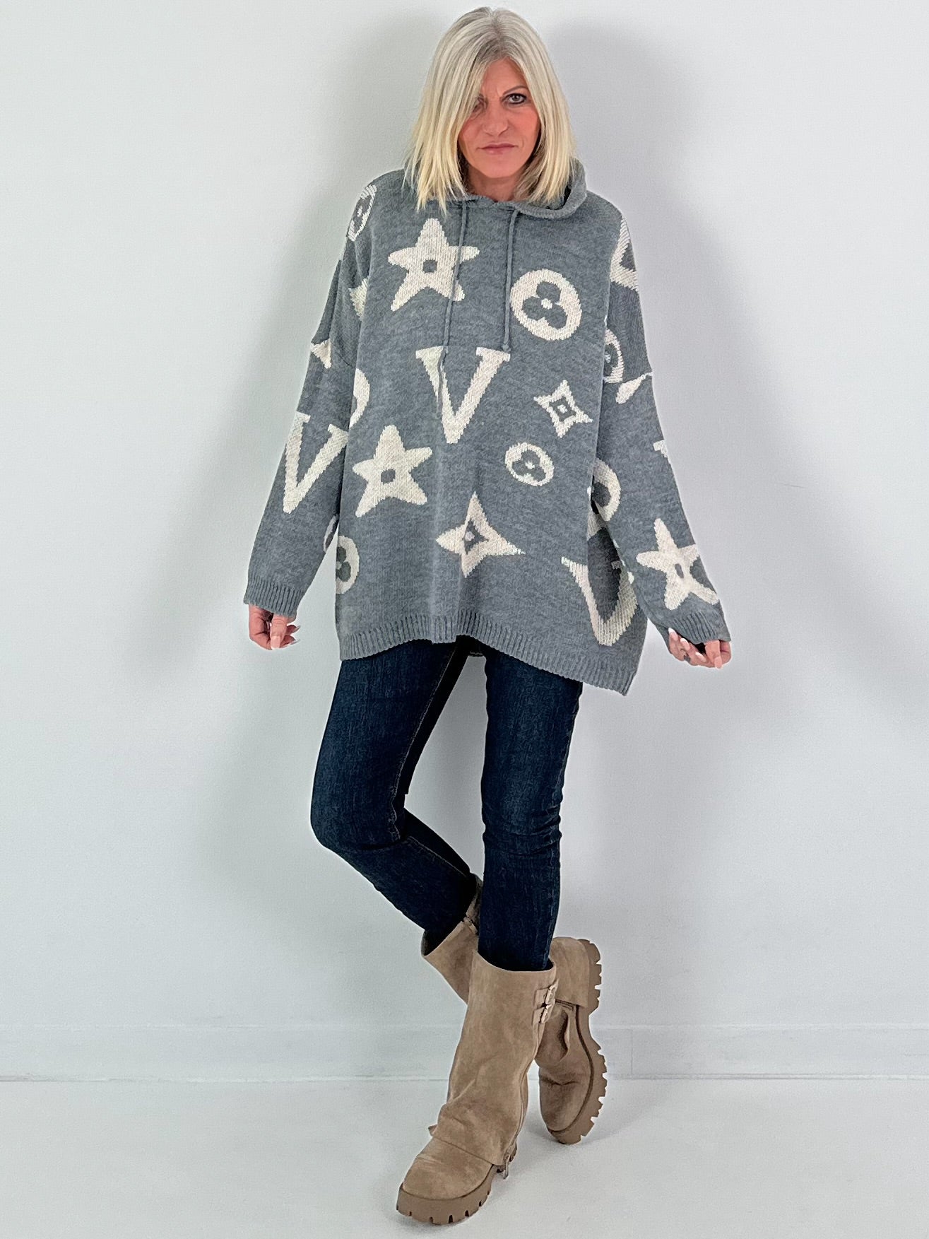 Hooded knit sweater, model "Cozy Beam" - grey