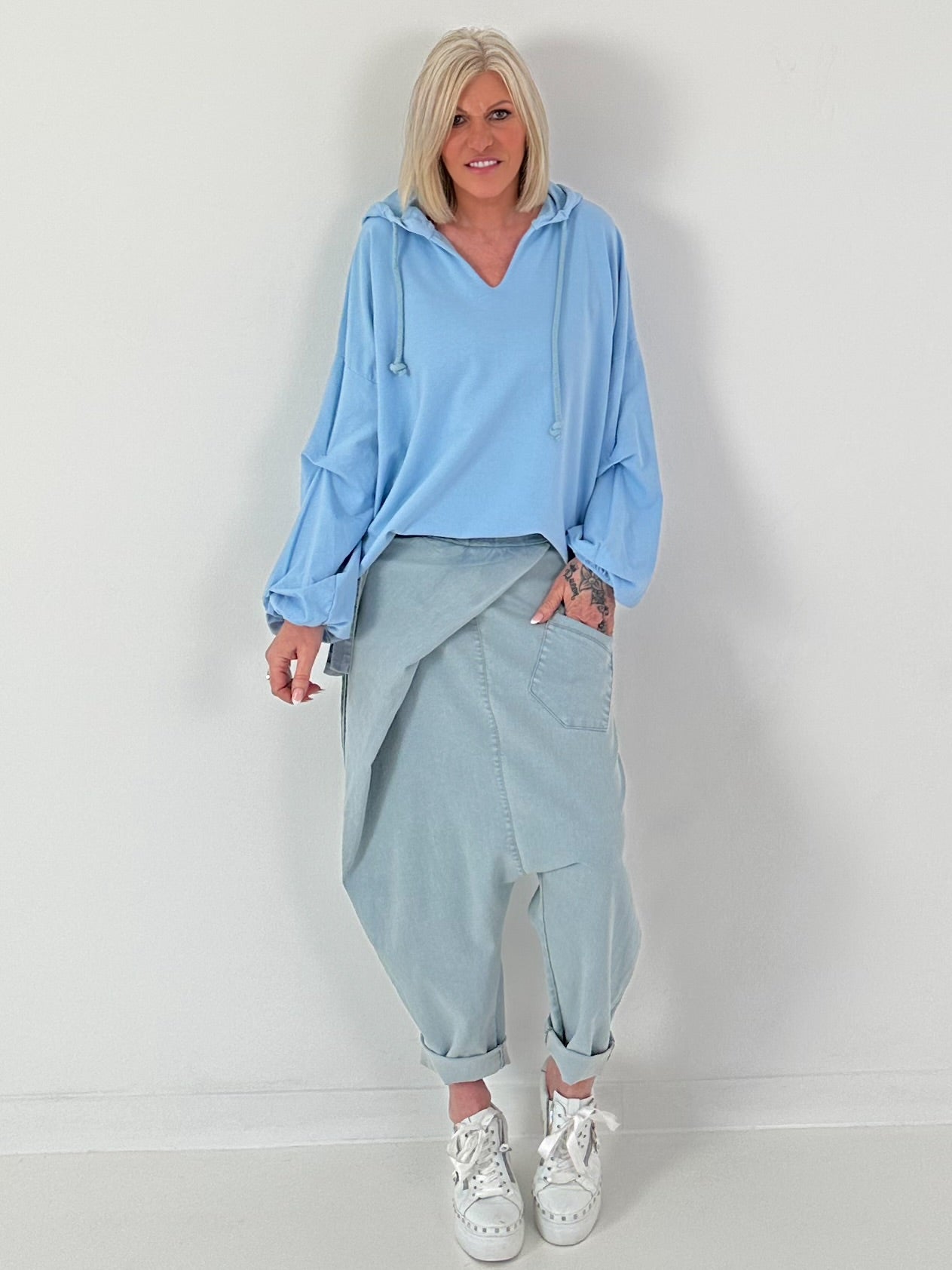 Hoodie mit V-Neck - hellblau