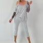 Shirt mit Cold Shoulder und Leo Strass - hellgrau