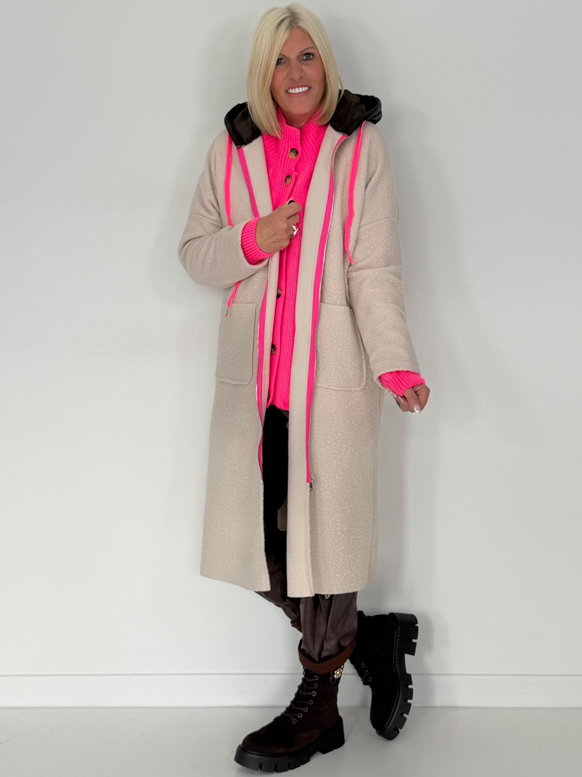 Teddy curl coat with neon accents - beige