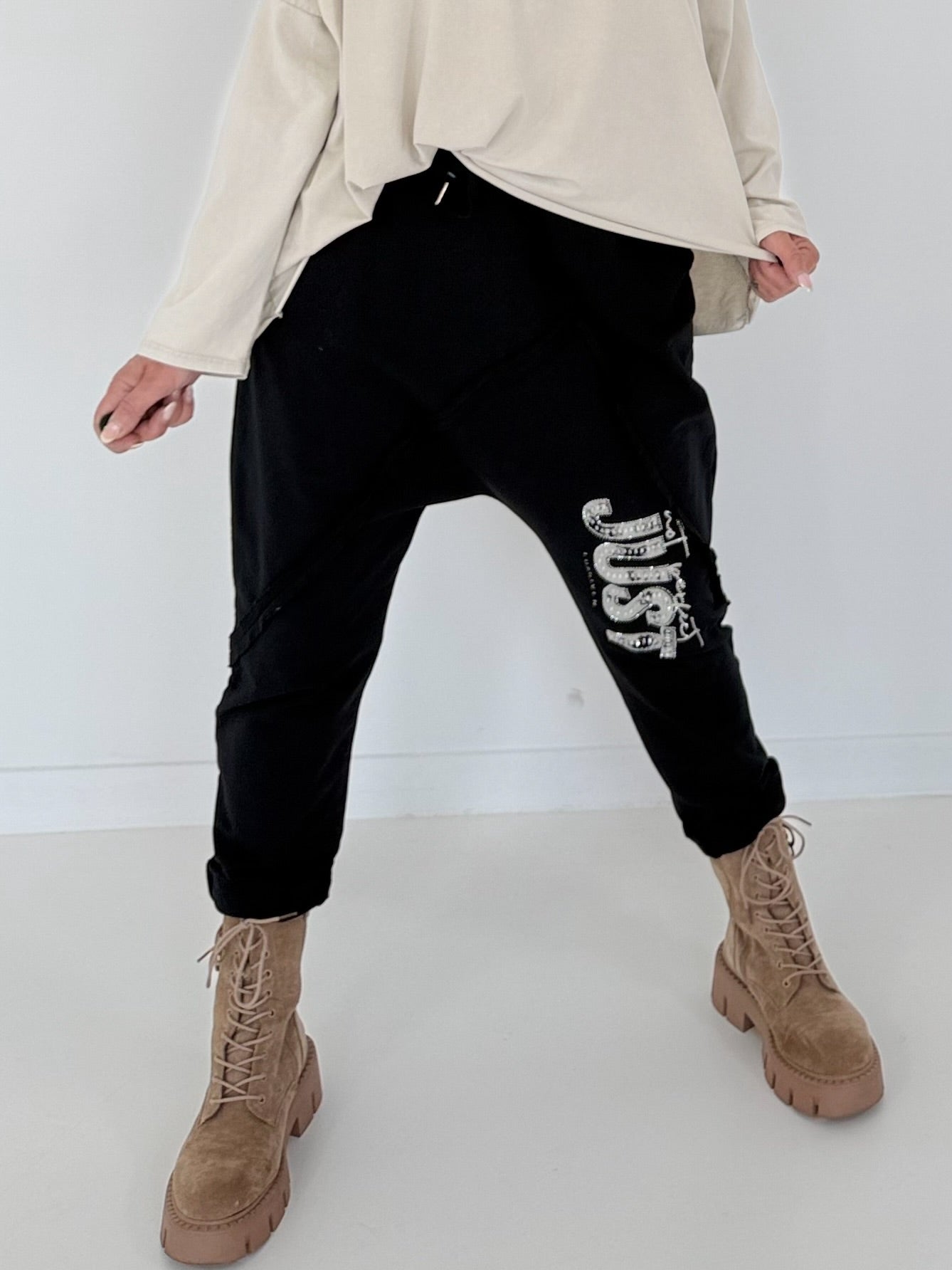 Sweat Baggy mit Strassapplikation - schwarz