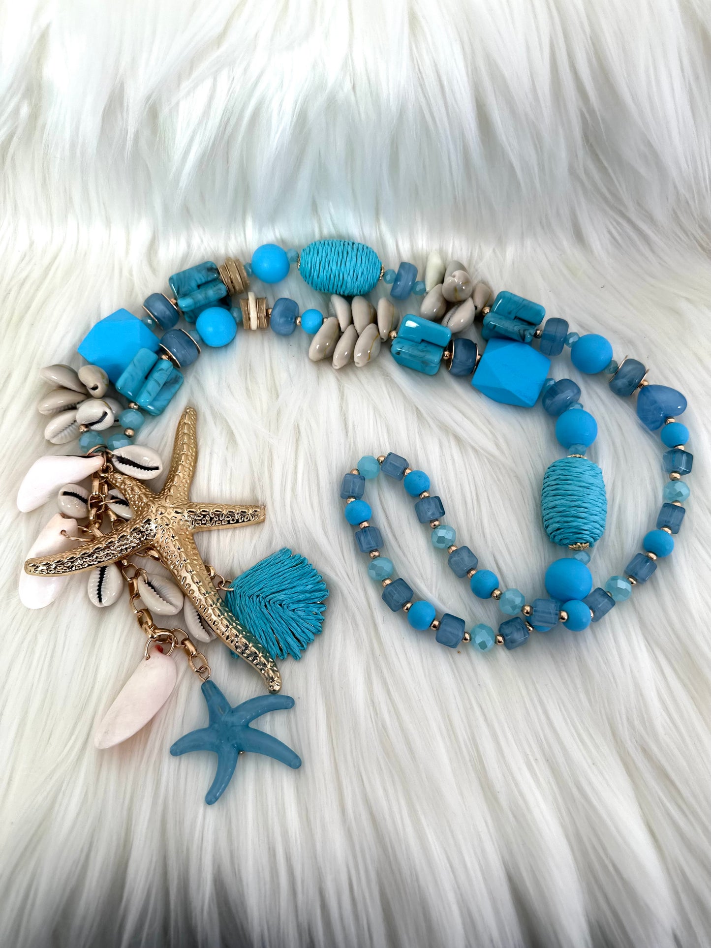 Shell necklace with starfish pendant - light blue