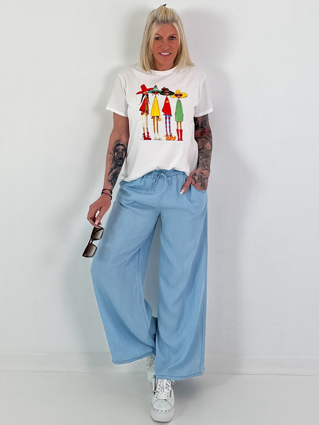 T-Shirt with front print - white