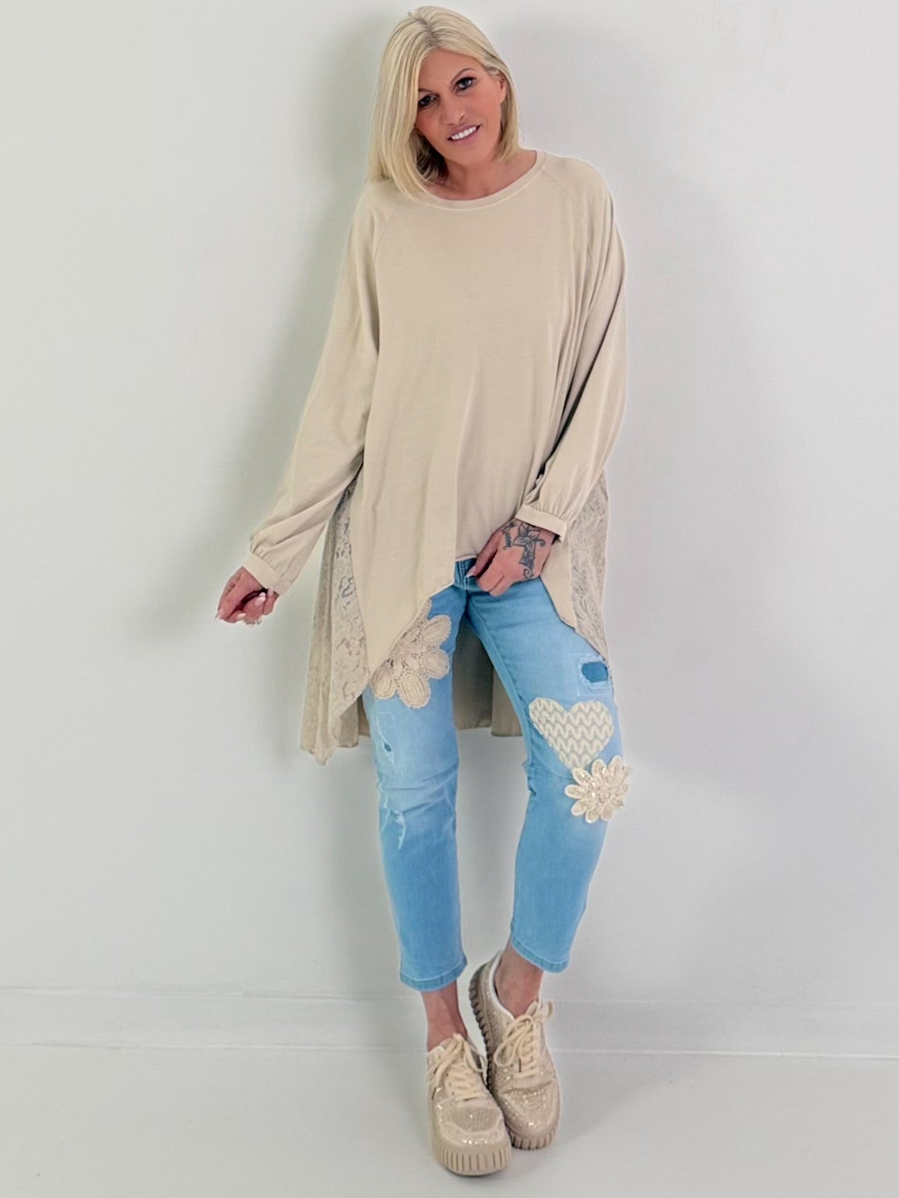 Oversized Long-Shirt mit seitlichen Spitzeneinsätzen - beige